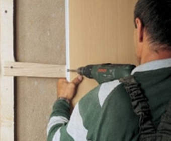 Как обшить стены ПВХ-панелями: конструкция, монтаж, откосы