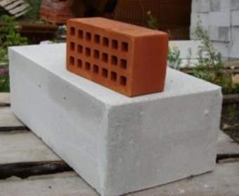 Газобетон или керамический кирпич: из чего строить дом?