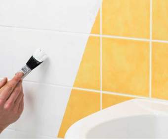 Как покрасить кафельную плитку в ванной: правила выбора краски и пошаговая инструкция